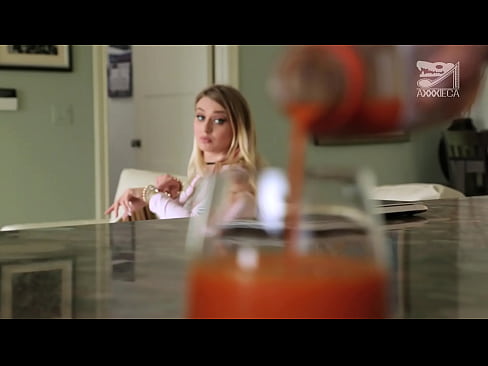 ❤️ گرم ڇوڪريءَ سان وڏي چوٽي ۽ تنگ بليءَ کي لوزر مان ڪڪڙ ملي ٿو، پر ڏاڍي سخت جنس